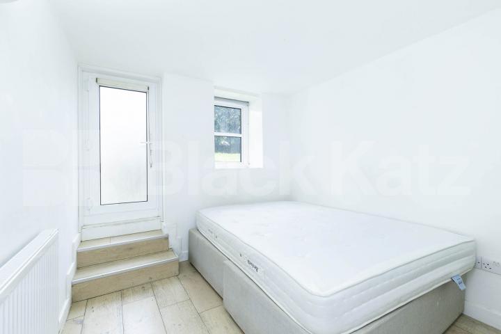 Modern apartment Fairhazel Gardens, South Hampstead